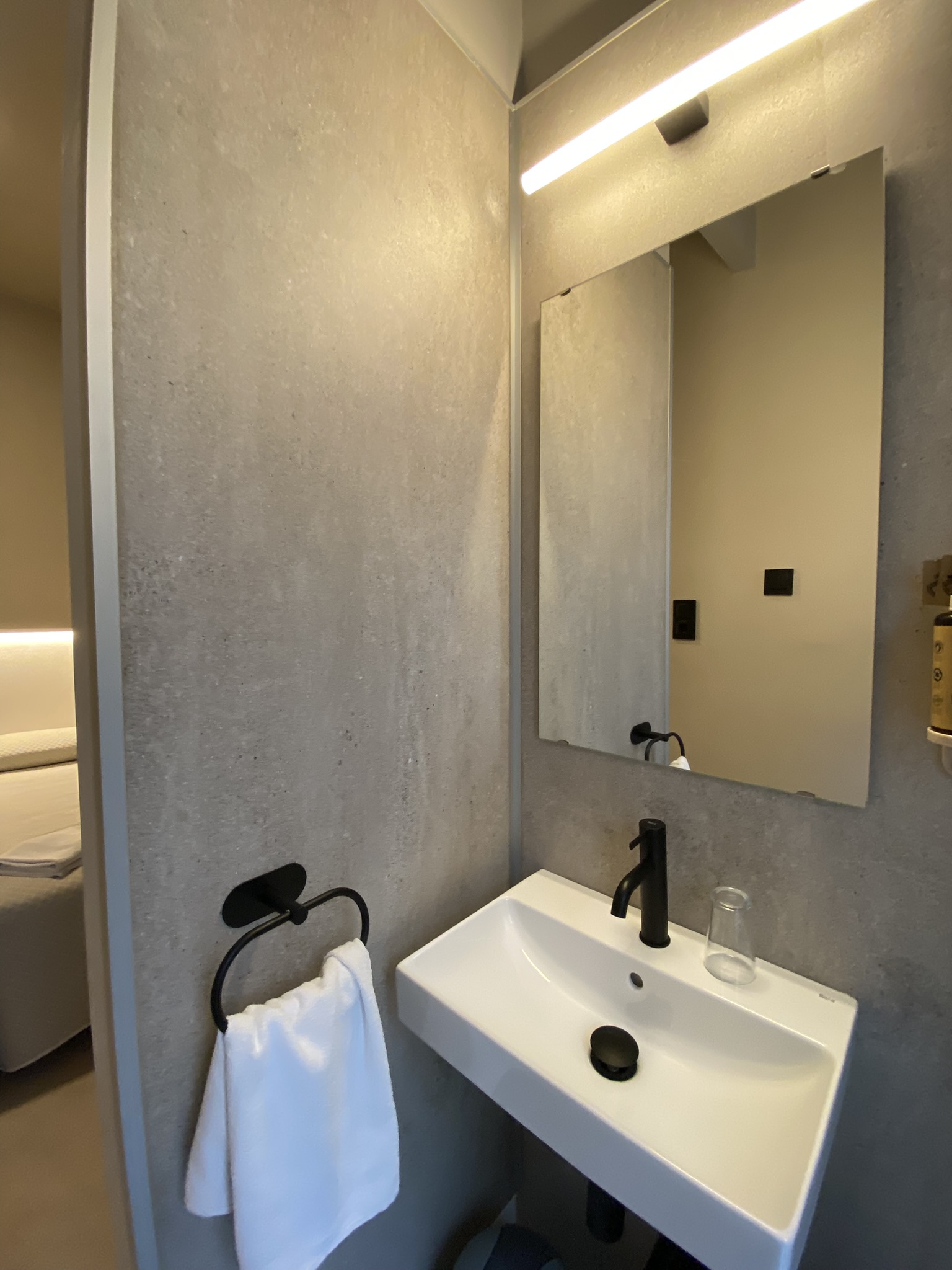 Hostal Coral Barcelona lavabo 209