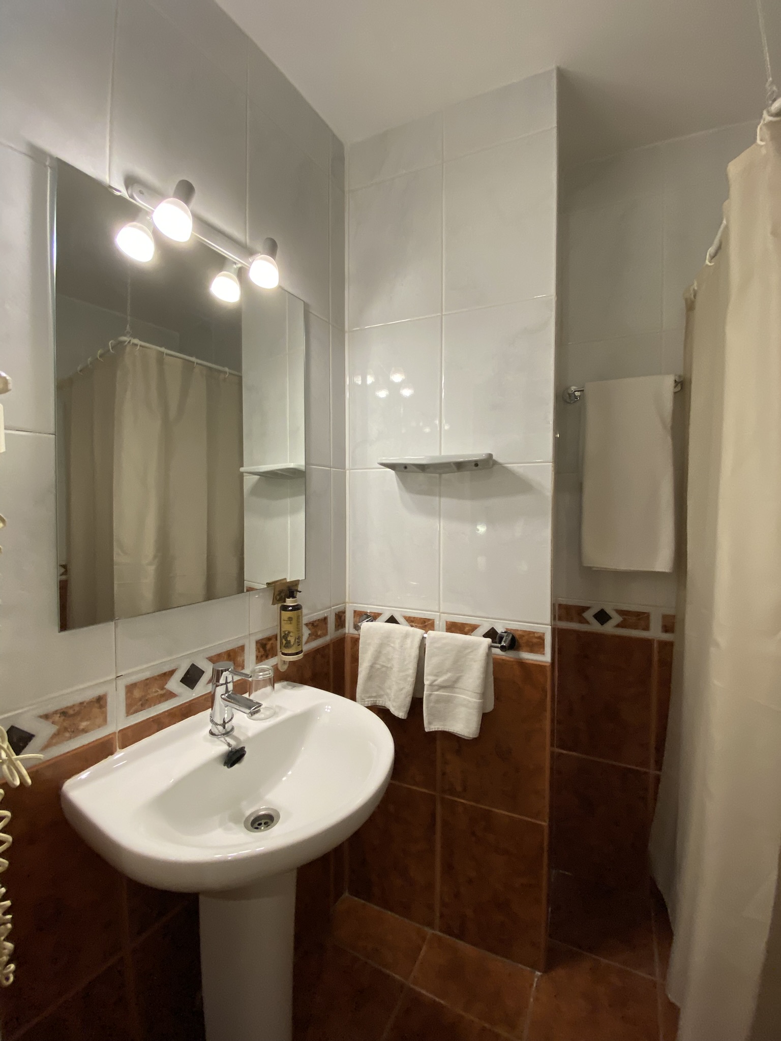 Hostal Coral Barcelona baño 105